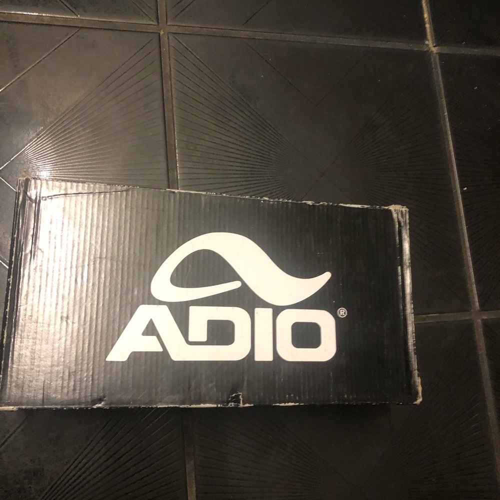 Adio men’s skating shoes